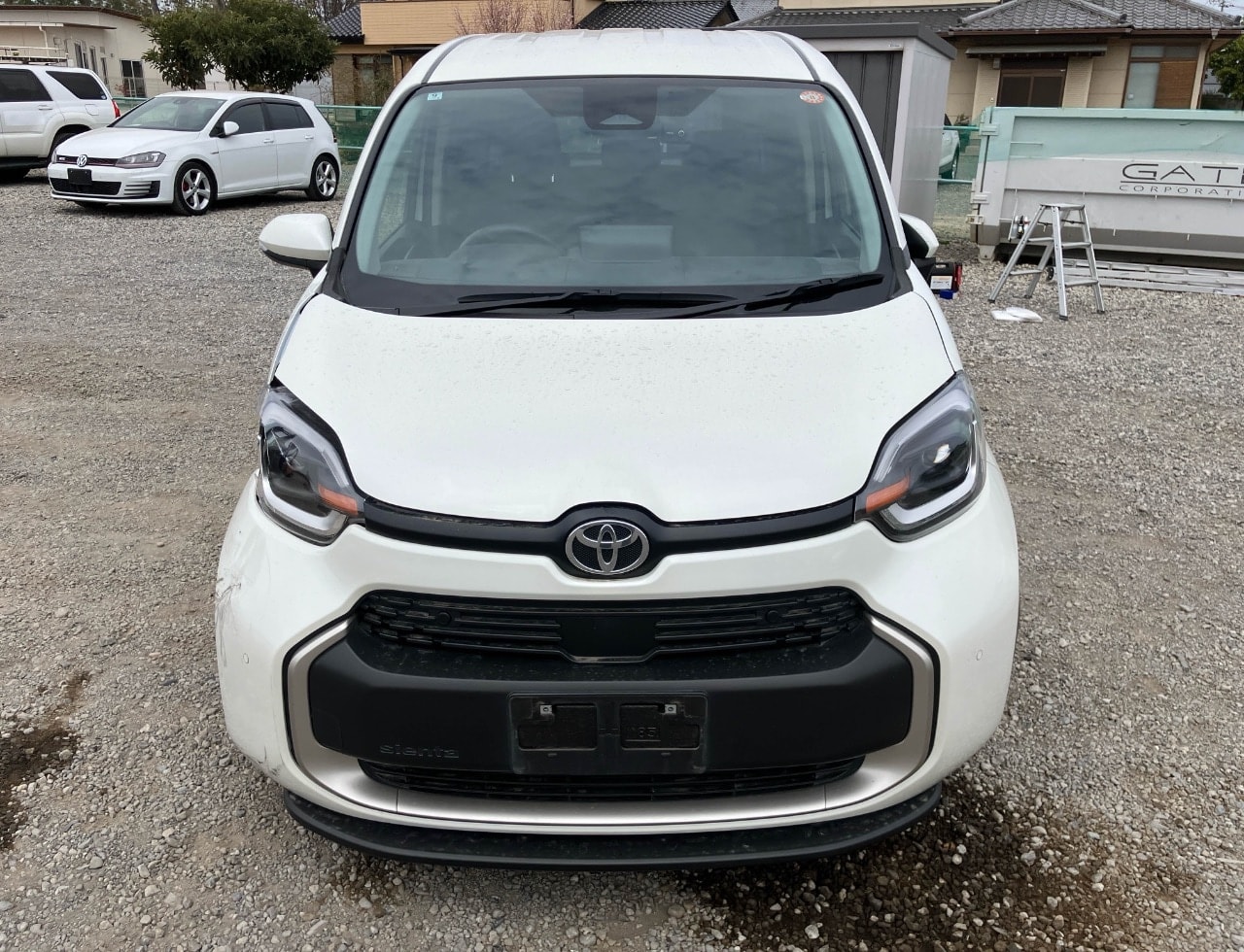 Toyota Sienta Hybrid 2022