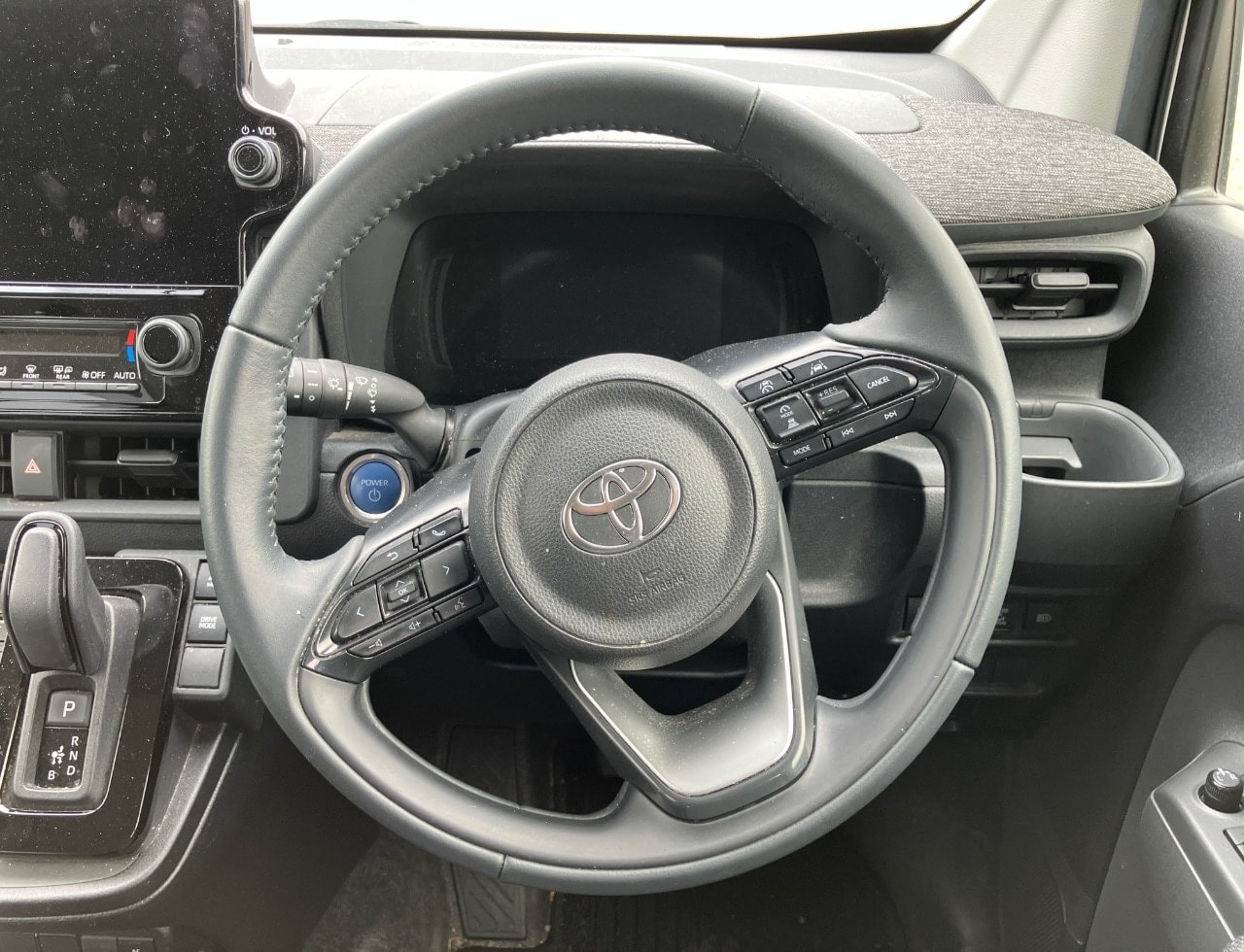Toyota Sienta Hybrid 2022