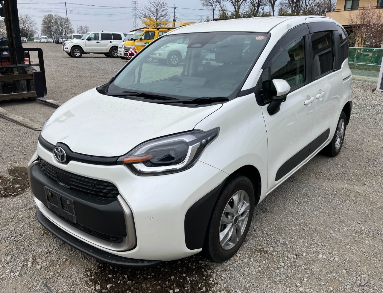Toyota Sienta Hybrid 2022
