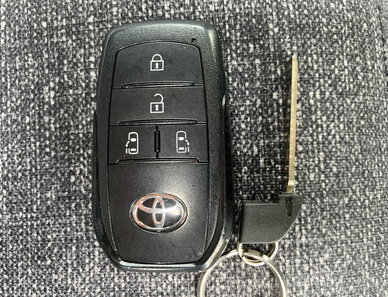 Toyota Sienta Hybrid 2022