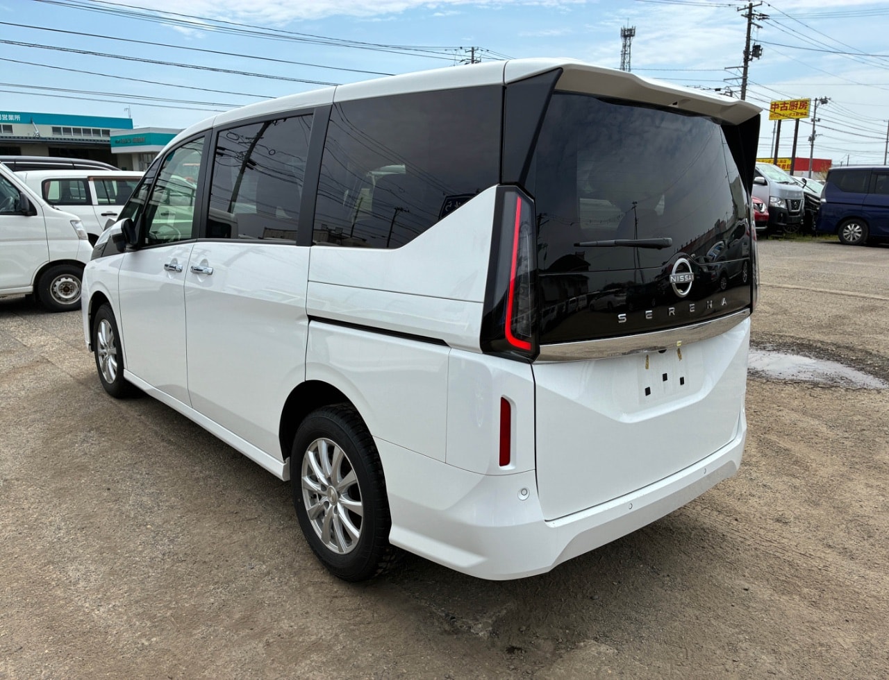 Nissan Serena 2024