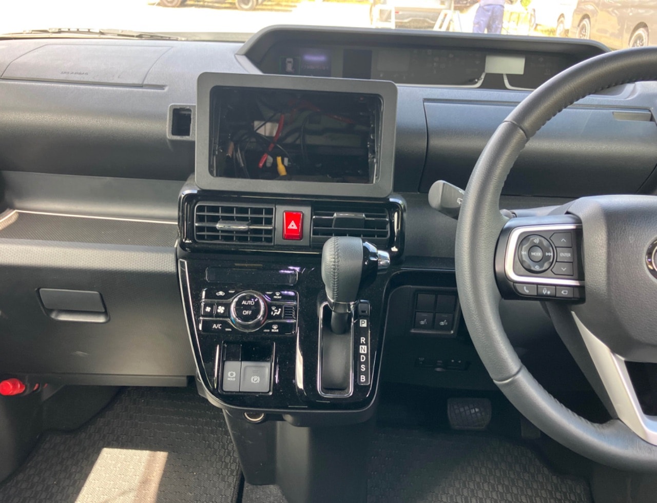 Daihatsu Tanto 2024