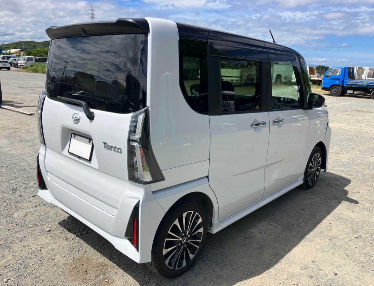 Daihatsu Tanto 2024