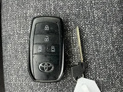 Toyota Sienta 2023