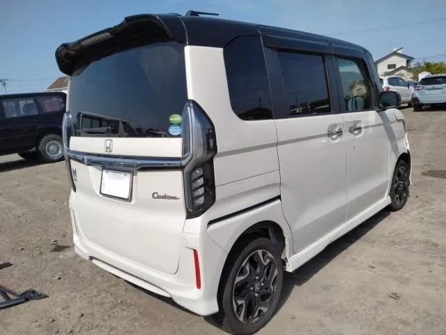 Honda N-BOX Custom