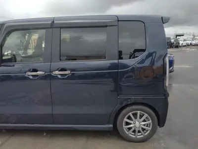 Honda N-box Custom 2025