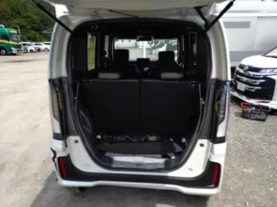 Honda N-box Custom 2025