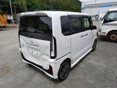 Honda N-box Custom 2025