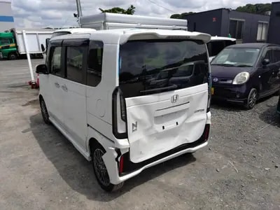 Honda N-box Custom 2025