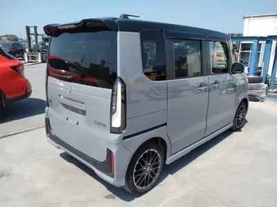 Honda N-box Custom 2025