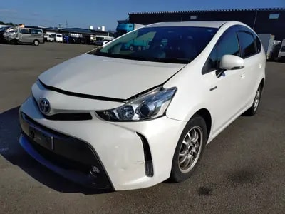 Toyota Prius Alpha 2015