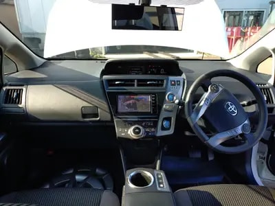Toyota Prius Alpha 2015
