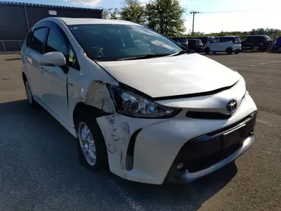 Toyota Prius Alpha 2015