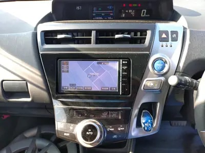 Toyota Prius Alpha 2015
