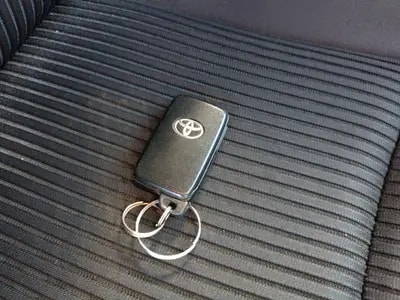 Toyota Prius Alpha 2015