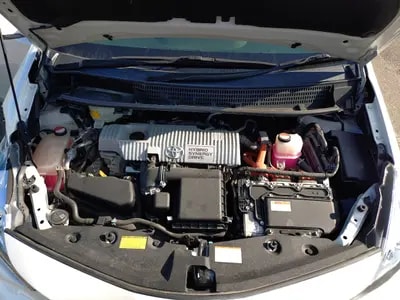 Toyota Prius Alpha 2015