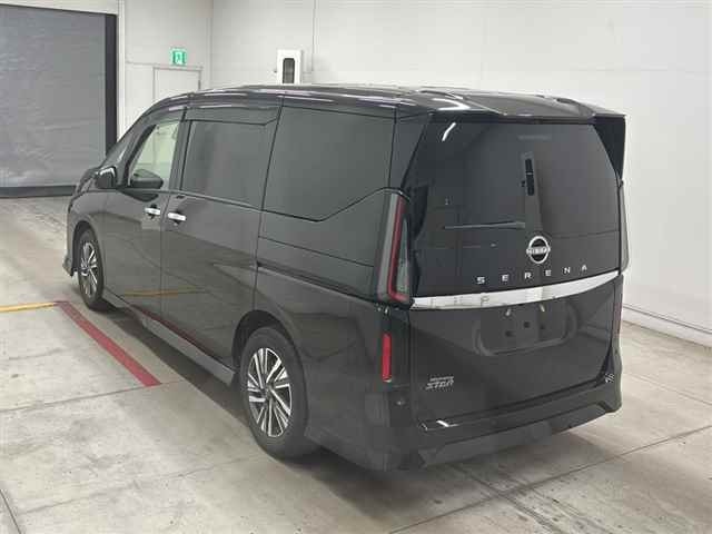 Nissan Serena 2023