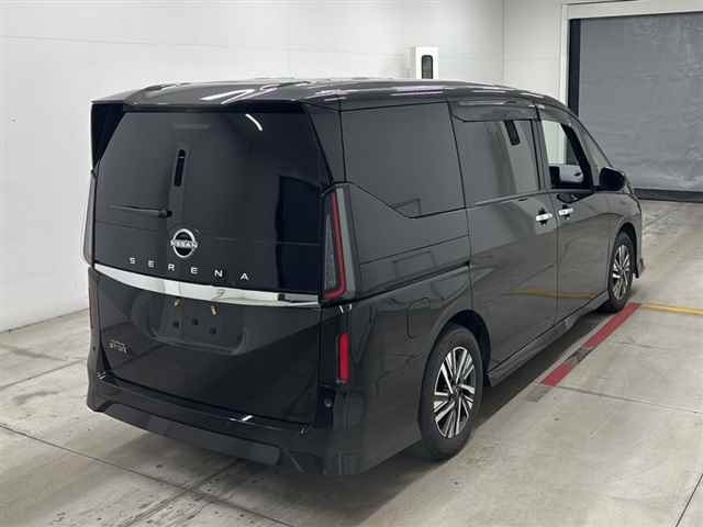 Nissan Serena 2023