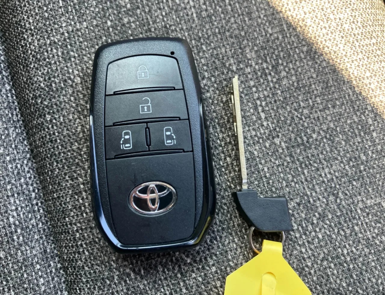 Toyota Sienta