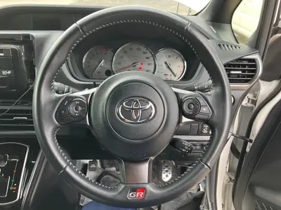 Toyota Voxy 2021