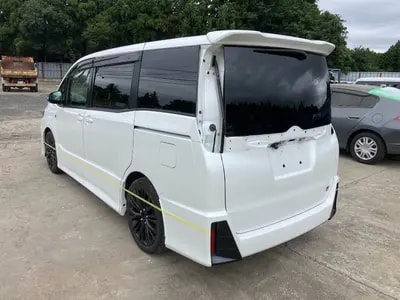Toyota Voxy 2021