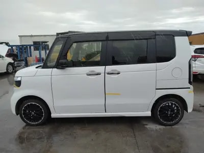 Honda N-box Custom 2024