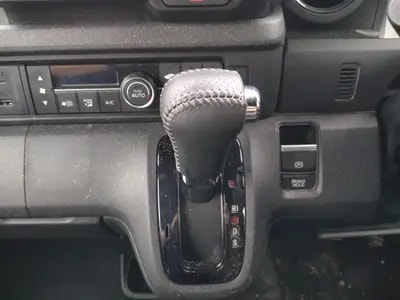 Honda N-box Custom 2024