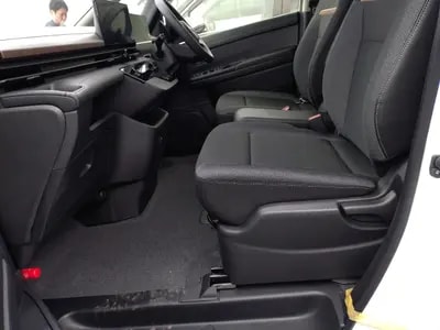Nissan Serena 2025