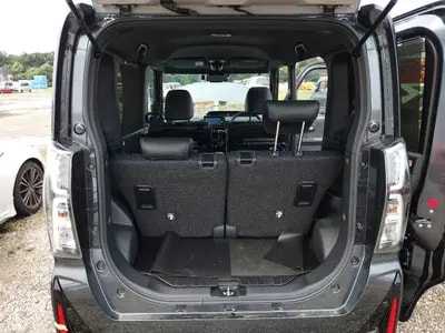 Daihatsu Tanto 2025