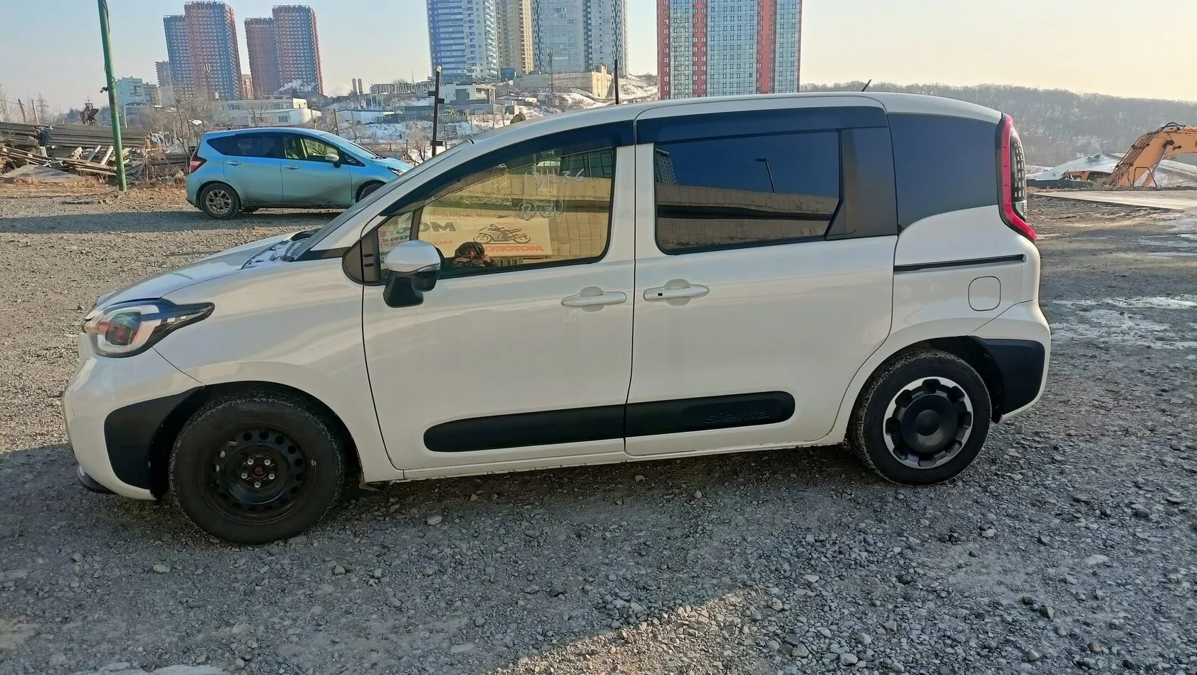 Toyota Sienta_history