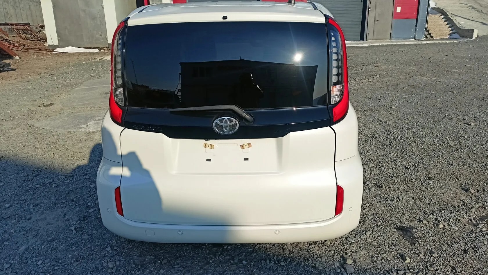 Toyota Sienta_history