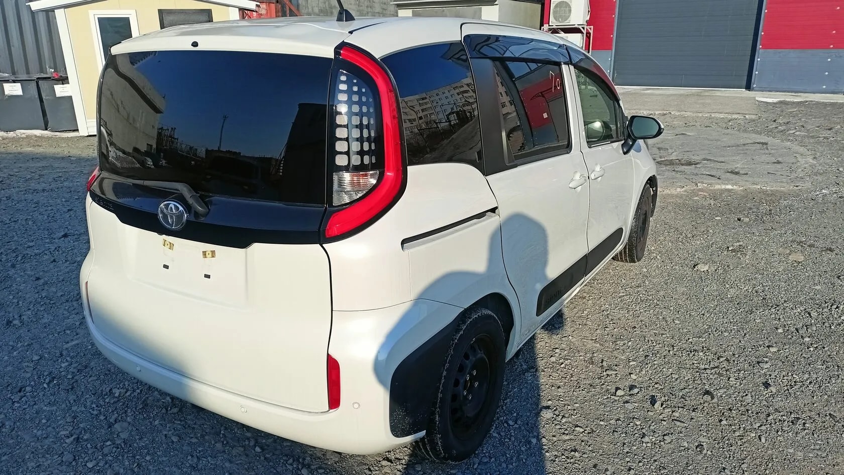 Toyota Sienta_history