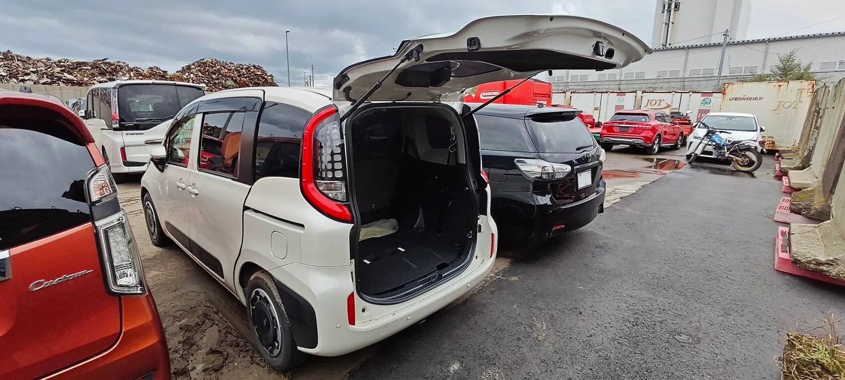 Toyota Sienta_history
