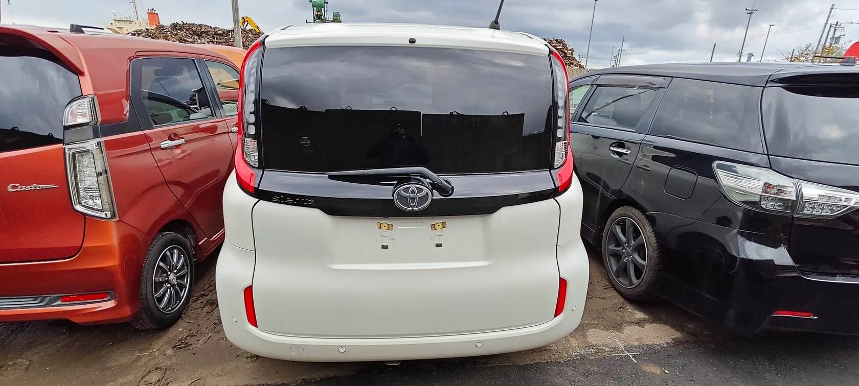 Toyota Sienta_history
